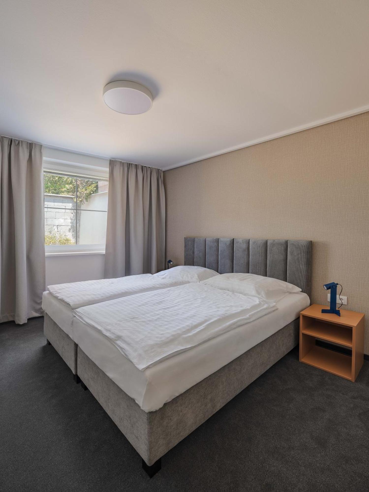 Hotel Taxis Bratislava - New Rooms Extérieur photo